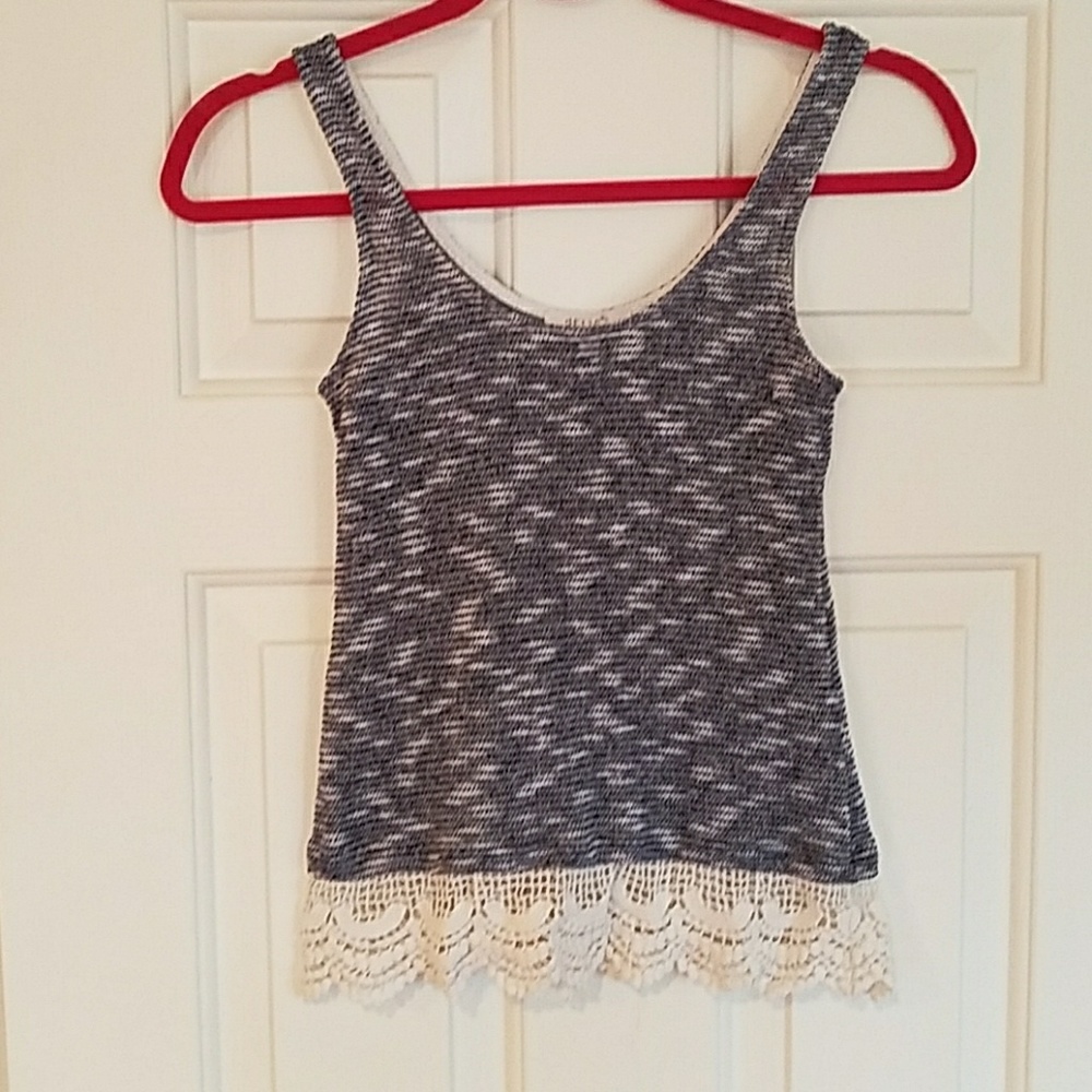 Fashion tank top with crochet lace